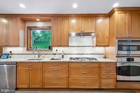 Kitchen - 2216 Hidden Valley Ln, Silver Spring, MD 20904 photo 2 of 5