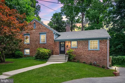 4104 Byeforde Ct, Kensington, MD 20895