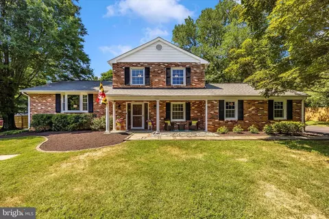 13009 Scarlet Oak Dr, Gaithersburg, MD 20878