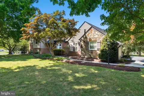 7200 Deer Lake Ln, Derwood, MD 20855