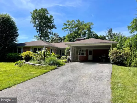 5821 Midhill St, Bethesda, MD 20817