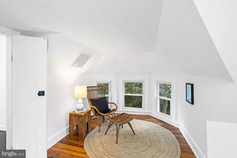Entry Way - 12 Wellesley Cir, Glen Echo, MD 20812 photo 6 of 7