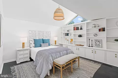 Bedroom - 12 Wellesley Cir, Glen Echo, MD 20812 photo 2 of 10