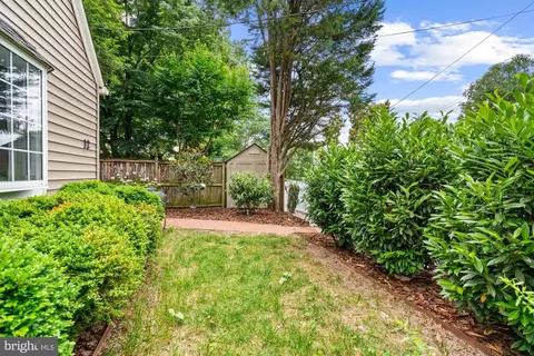 Exterior - 12 Wellesley Cir, Glen Echo, MD 20812 photo 10 of 11