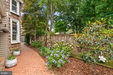 Exterior - 12 Wellesley Cir, Glen Echo, MD 20812 photo 9 of 11