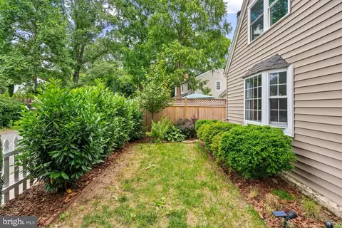 Exterior - 12 Wellesley Cir, Glen Echo, MD 20812 photo 11 of 11