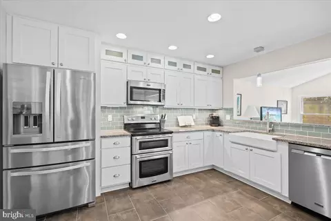10824 Eberhardt Dr, Gaithersburg, MD 20879 photo 4