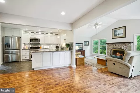 10824 Eberhardt Dr, Gaithersburg, MD 20879 photo 11