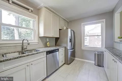 11436 Mapleview Dr, Silver Spring, MD 20902 photo 13