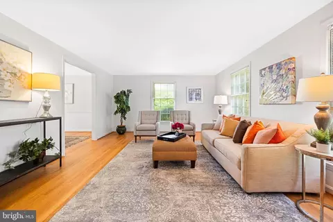 1216 Fallsmead, Potomac, MD 20854