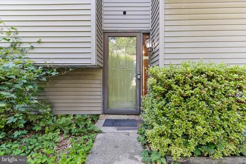 18044 Cactus Ct, Gaithersburg, MD 20877