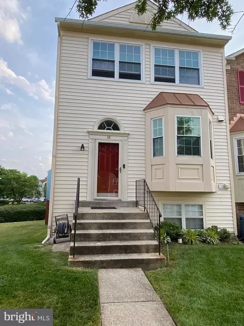 38 Hunters Gate Ct, Silver Spring, MD 20904 photo 2