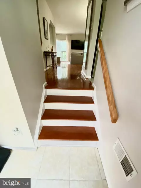 38 Hunters Gate Ct, Silver Spring, MD 20904 photo 3