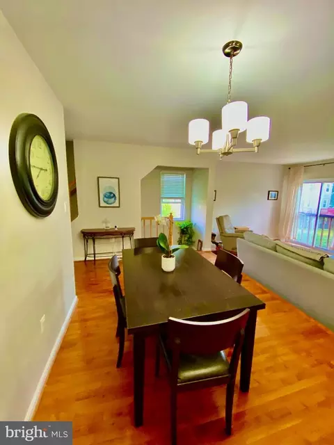 38 Hunters Gate Ct, Silver Spring, MD 20904 photo 4