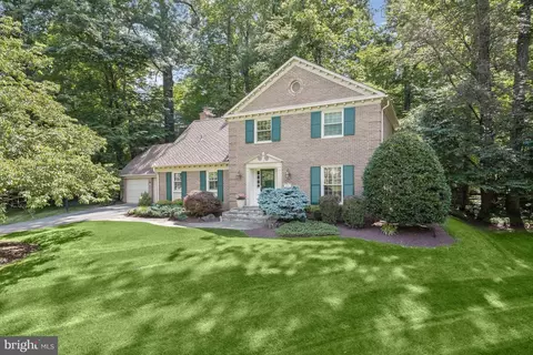 12001 Edgepark Ct, Potomac, MD 20854