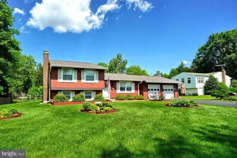 19012 Dowden Cir, Poolesville, MD 20837