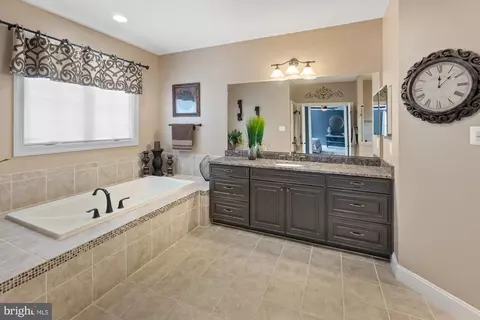 Other - 19600 Lewis Orchard Ln, Poolesville, MD 20837 photo 12 of 37