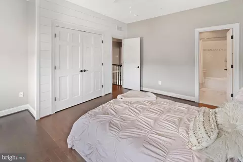 Bedroom - 19600 Lewis Orchard Ln, Poolesville, MD 20837 photo 9 of 11