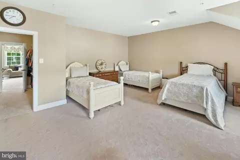 Bedroom - 19600 Lewis Orchard Ln, Poolesville, MD 20837 photo 5 of 11