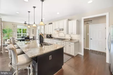 Entry Way - 19600 Lewis Orchard Ln, Poolesville, MD 20837 photo 5 of 16