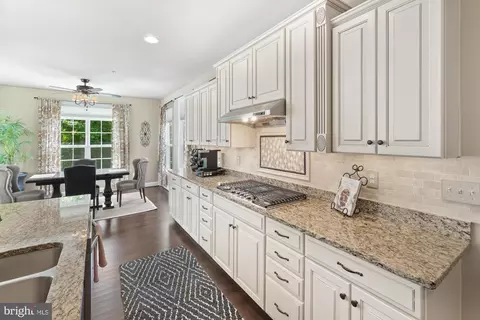 Entry Way - 19600 Lewis Orchard Ln, Poolesville, MD 20837 photo 6 of 16