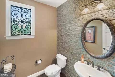 Bath - 19600 Lewis Orchard Ln, Poolesville, MD 20837 photo 1 of 7