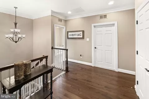 Entry Way - 19600 Lewis Orchard Ln, Poolesville, MD 20837 photo 11 of 16