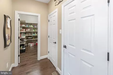 Entry Way - 19600 Lewis Orchard Ln, Poolesville, MD 20837 photo 10 of 16