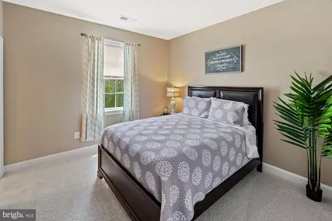 Bedroom - 19600 Lewis Orchard Ln, Poolesville, MD 20837 photo 10 of 11