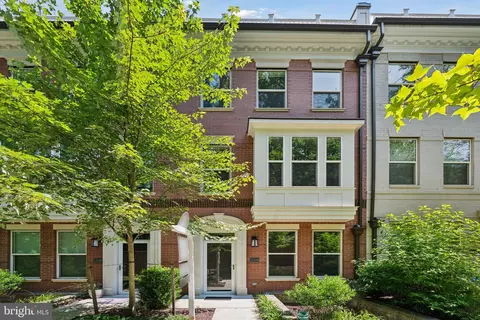 10338 Grosvenor, North Bethesda, MD 20852