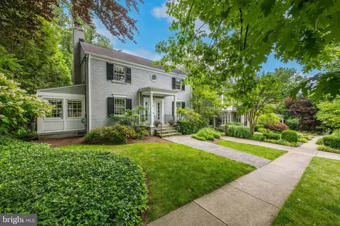 4820 Drummond Ave, Chevy Chase, MD 20815