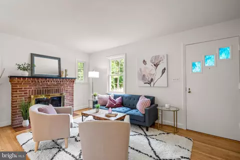 Living - 403 Williamsburg Dr, Silver Spring, MD 20901 photo 3 of 4