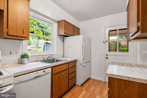 Kitchen - 403 Williamsburg Dr, Silver Spring, MD 20901 photo 2 of 3