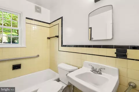 Bath - 403 Williamsburg Dr, Silver Spring, MD 20901 photo 1 of 4