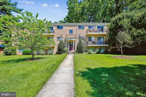 10655 Montrose Ave #2, Bethesda, MD 20814