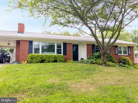 17209 Emerson Dr, Silver Spring, MD 20905 photo 2