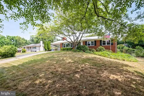 17209 Emerson Dr, Silver Spring, MD 20905 photo 3