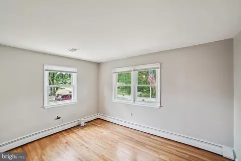 17209 Emerson Dr, Silver Spring, MD 20905 photo 14