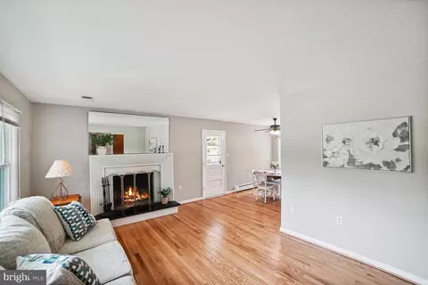 17209 Emerson Dr, Silver Spring, MD 20905 photo 5