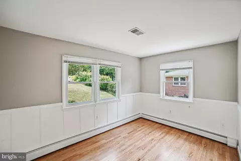 17209 Emerson Dr, Silver Spring, MD 20905 photo 16