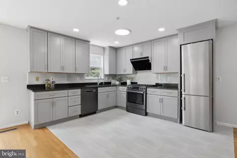 1800 Lansdowne Way, Silver Spring, MD 20910 photo 7