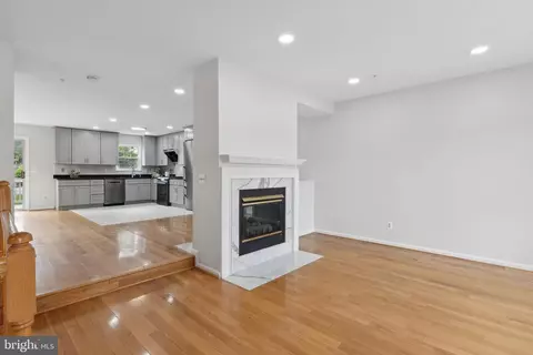 1800 Lansdowne Way, Silver Spring, MD 20910 photo 4