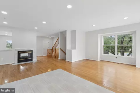1800 Lansdowne Way, Silver Spring, MD 20910 photo 5