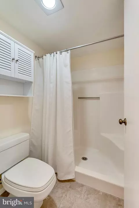 Bath - 15115 Interlachen Dr #3-714, Silver Spring, MD 20906 photo 2 of 3