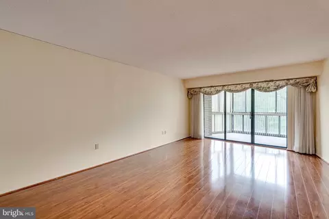 Living - 15115 Interlachen Dr #3-714, Silver Spring, MD 20906 photo 1 of 2