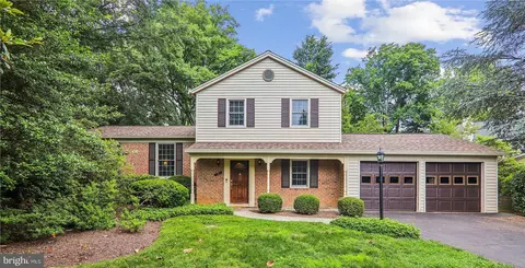 5 Halifax Ct, Rockville, MD 20850