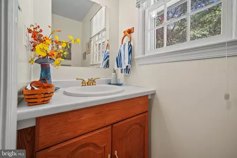 Bath - 204 Stonegate Dr, Silver Spring, MD 20905 photo 1 of 5