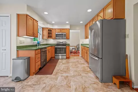 Kitchen - 204 Stonegate Dr, Silver Spring, MD 20905 photo 4 of 4