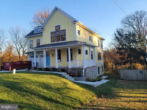 Exterior - 2424 Forest Glen Rd, Silver Spring, MD 20910 photo 5 of 6