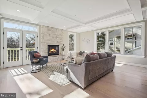 Living - 2424 Forest Glen Rd, Silver Spring, MD 20910 photo 3 of 4